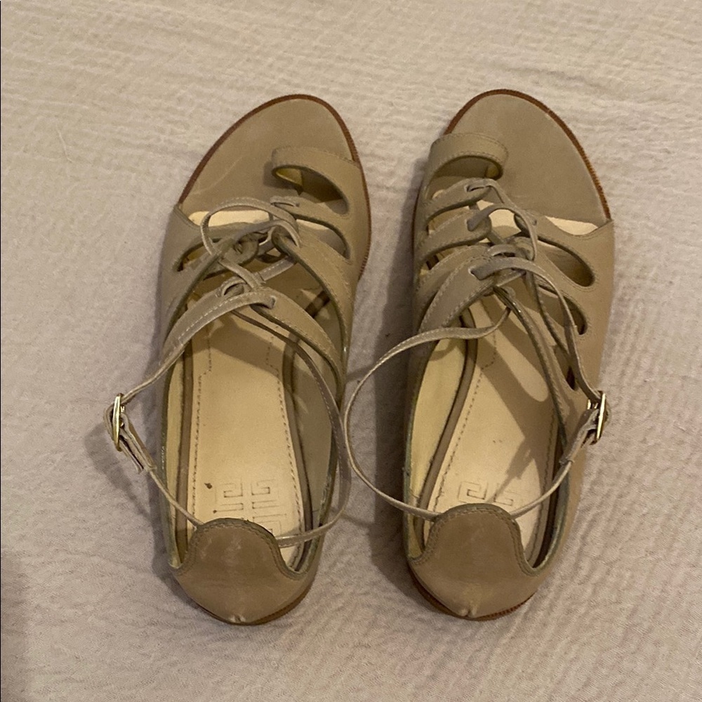 GIVENCHY Made in Italy Elegant Tan Women's Sandals. Size 39 - Picture 4 of 7